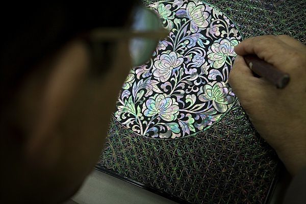 The Art of Mother-of-Pearl Lacquerware